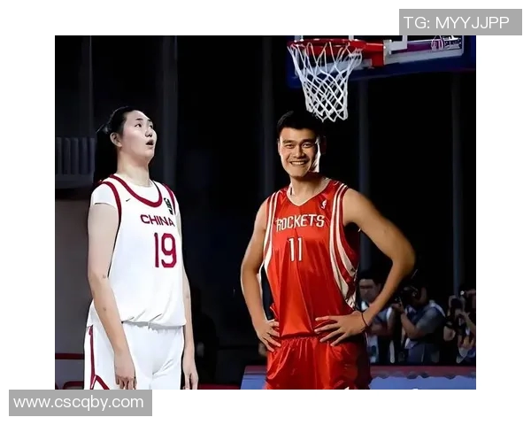 姚明的幽默与情商：如何在篮球场外赢得人心与欢笑