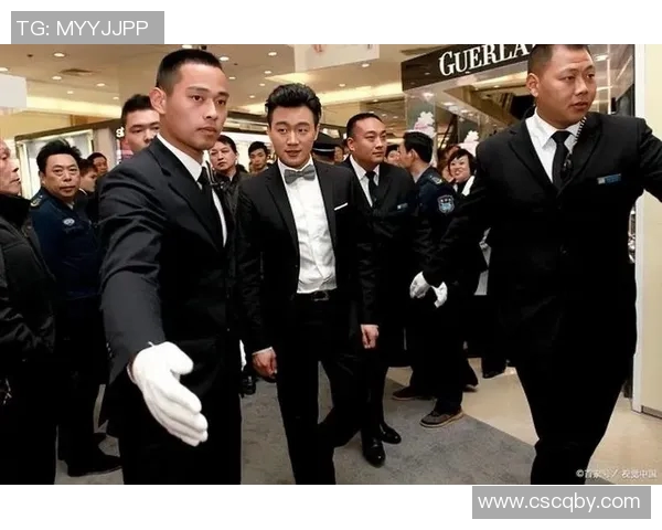 足球明星保镖护卫现场拦人瞬间精彩捕捉与背后故事揭秘